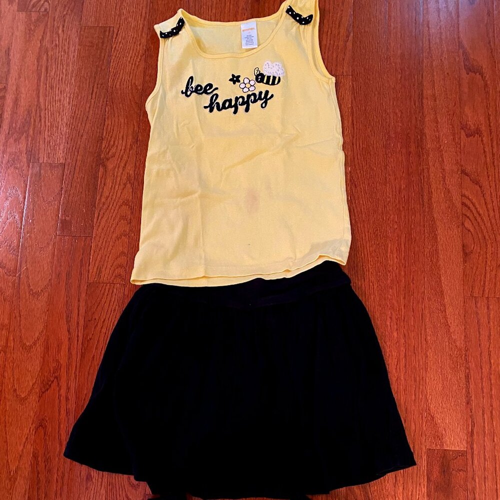 Gymboree 3 pc set - "Bee Happy" - Yellow tee, black skort & bee socks - Size 10